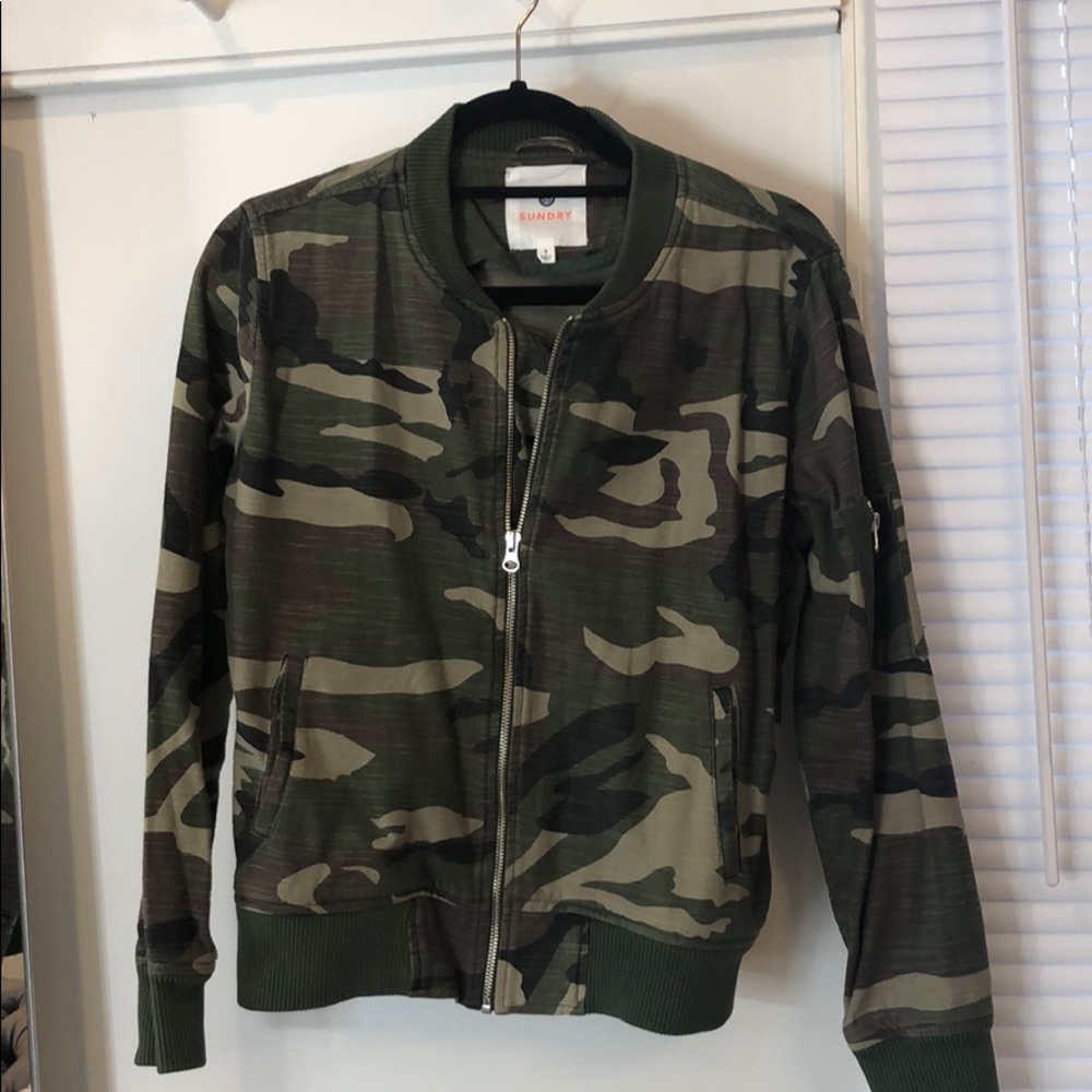 NWOTS Women’s Sundry Green Camo jacket siz…